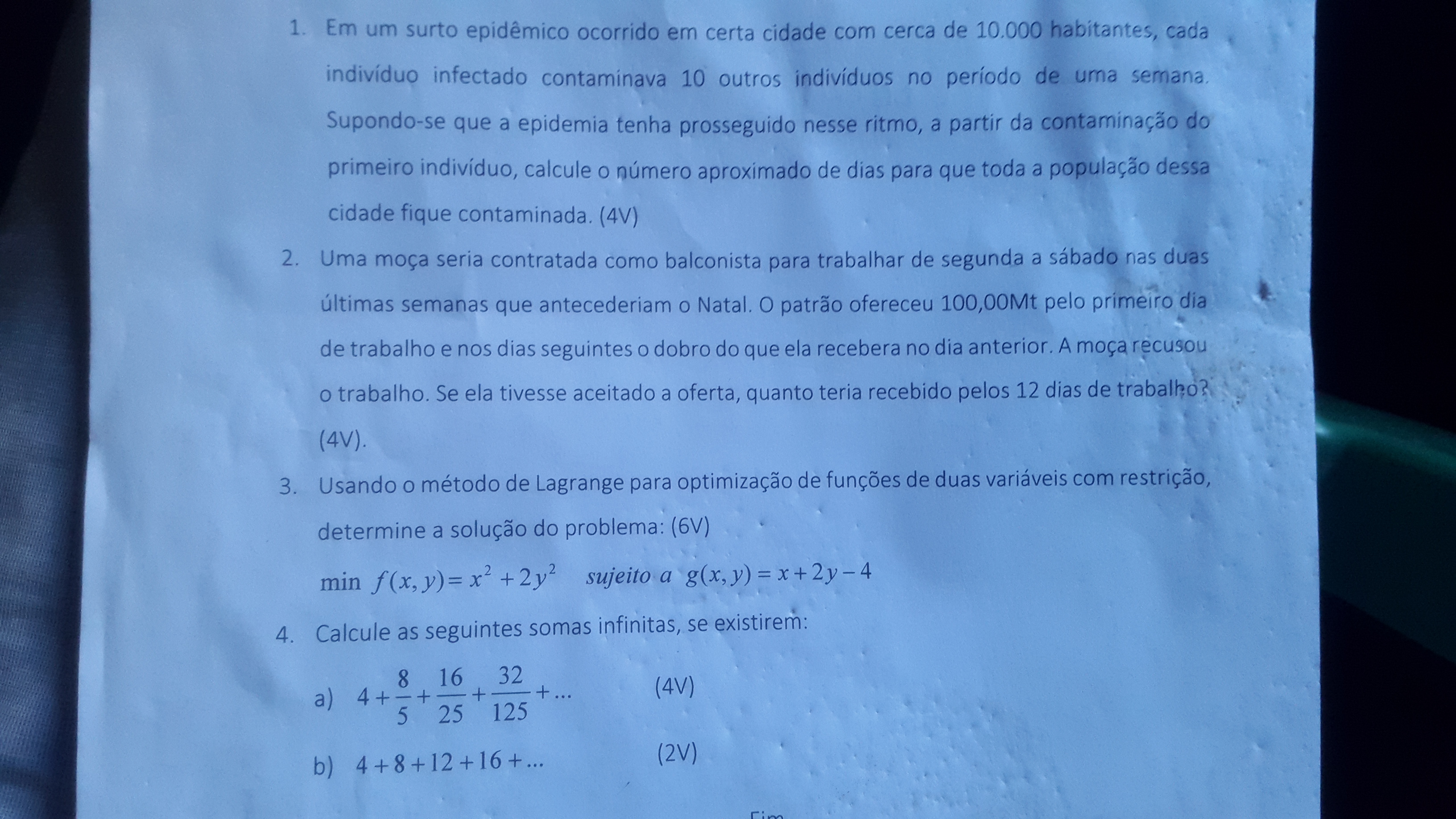 Uma Moça Seria Contratada Como Balconista Para Trabalhar