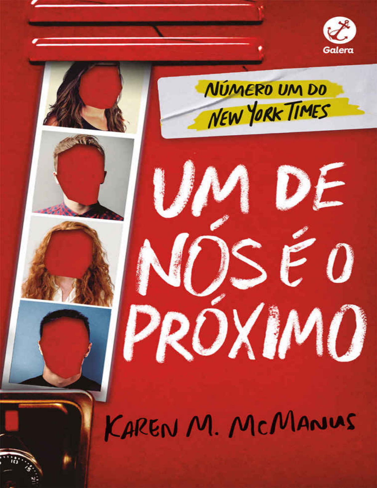 Jovem melancólico com maquiagem de zumbi olhando para a câmera no  escritório